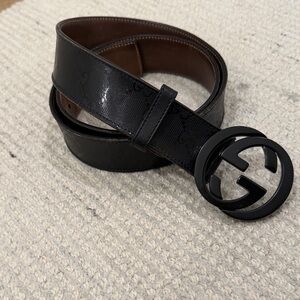 Gucci Black Leather GG Belt with matte Black Interlocking G Buckle